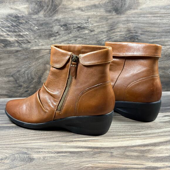 NEW Unstructured by Clarks 9.5M Rosely Zip Dark Tan Leather Ruched Ankle Boots - Picture 6 of 12
